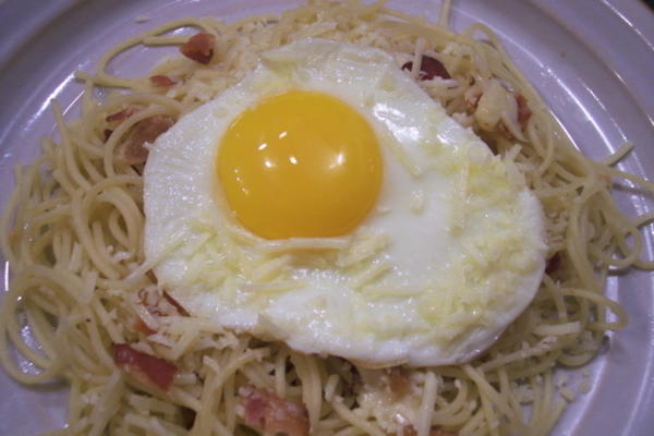 spaghetti met spek en eieren