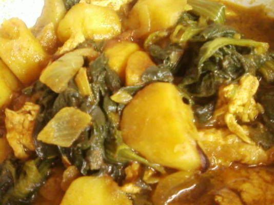 kip, aardappel en spinazie curry