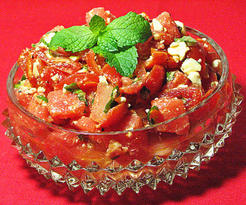 geef je tomaten een draai! - salade van watermeloen, feta en munt