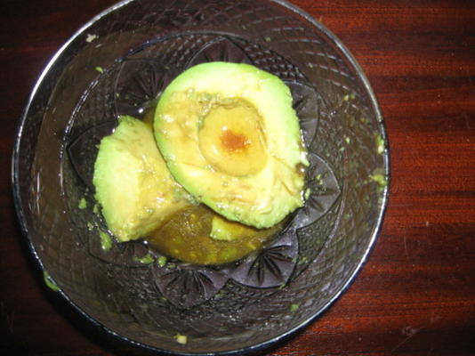avocado met eenvoudige dressing