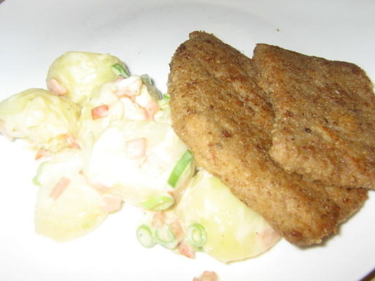 worstjeschnitzel met een goede aardappelsalade