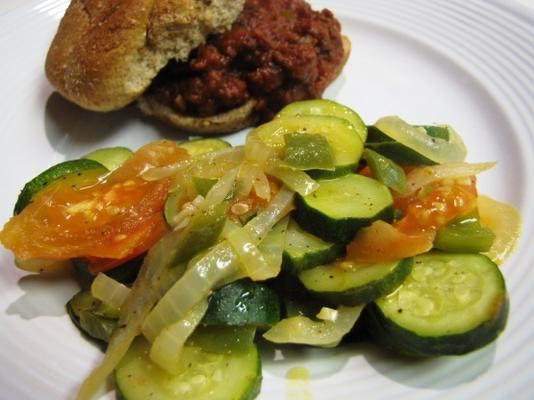 courgette met paprika en tomaat