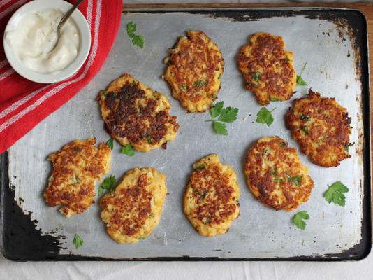 kruidige bloemkool latkes met za'atar aioli