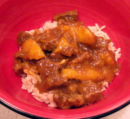 rundvlees en oranje curry