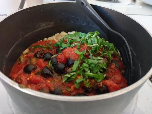 conchiglie puttanesca (gebaseerd op het familie kookboek van sopranen)