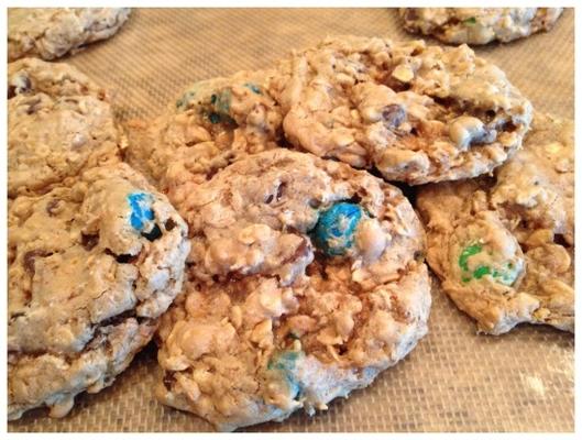een cookie (a.k.a monster cookies of flourless cookies)
