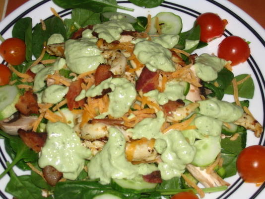 blt salade met avocado dressing