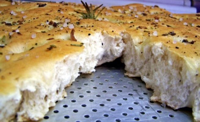 geroosterde focaccia van knoflookrozemarijn