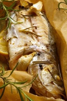 loup de mer en papillote (gebakken zeebaars gewikkeld in papier)