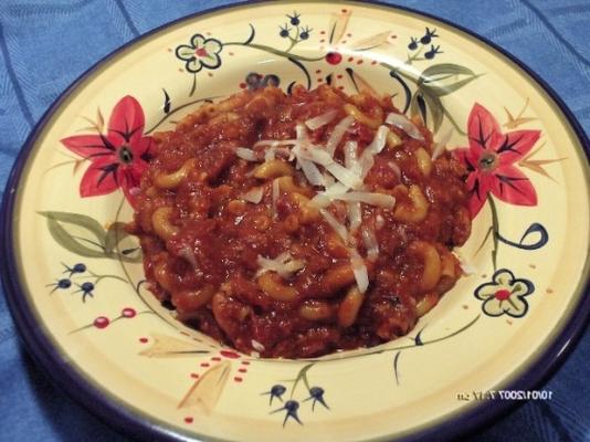 kip kapama, met behulp van chick. borsten, gemengd met macaroni (kota ka