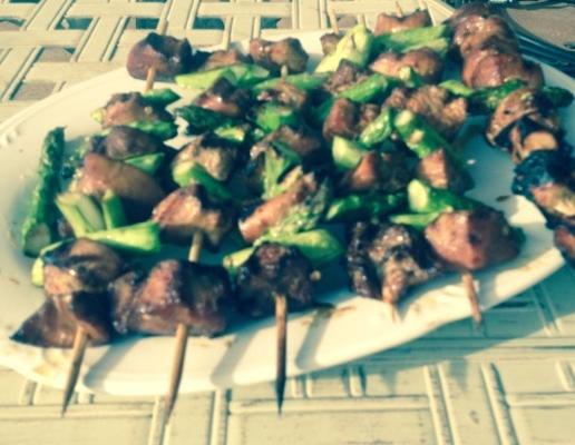 kip en asperge kabobs