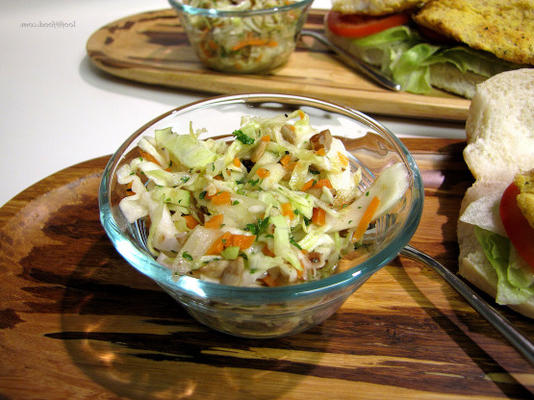 koolsalade met dressing van appel en honing ..