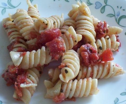 Italiaanse tomaat en pastasalade