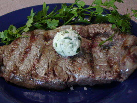 gekruide boter rib eye steaks