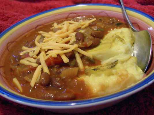 Mexicaanse chili met polenta-vierkanten