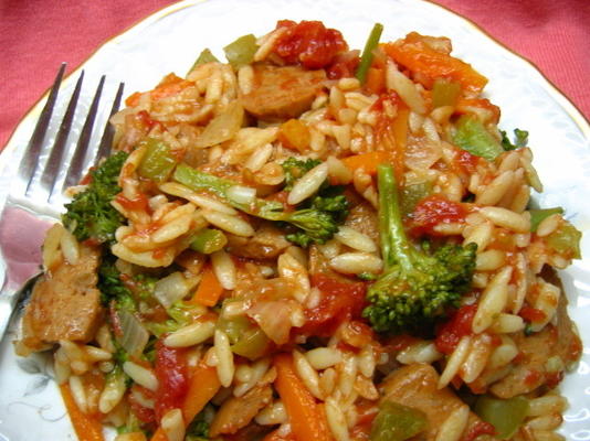 orzo en pittige italiaanse veggie worstmix