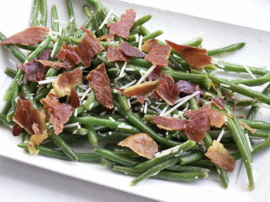 groene boonsalade met radijzen en prosciutto