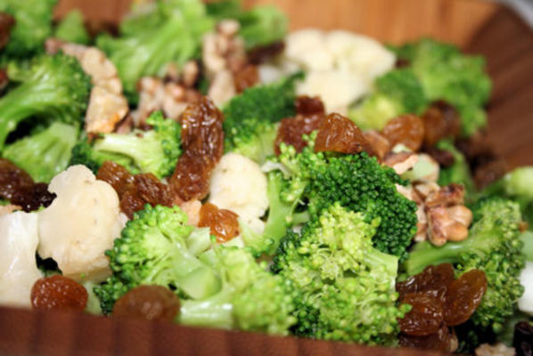 broccoli rozijnenkaas salade