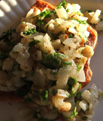 gebakken washington forel met macadamia noten
