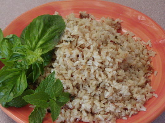 basmati rijst met basilicum en munt