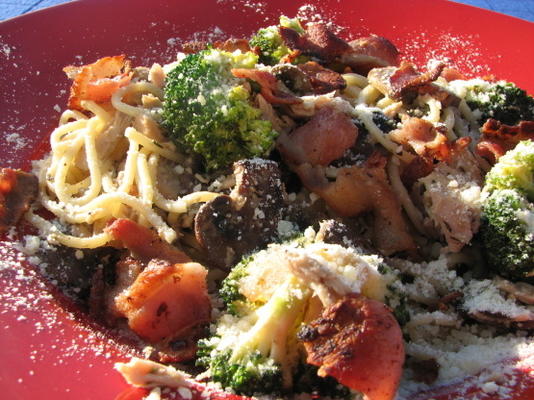 pasta met tonijn, spek en broccoli