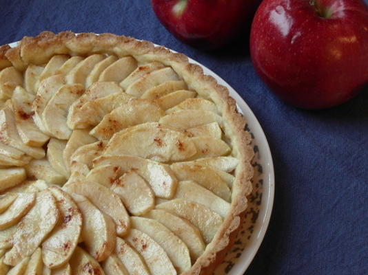 appeltaart met frambozenglazuur