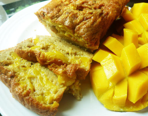 glutenvrij vochtig mango- en notenbrood