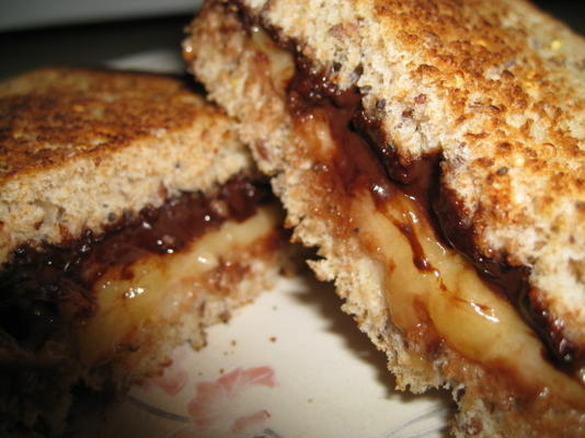 geprakte banaan en nutella sandwich