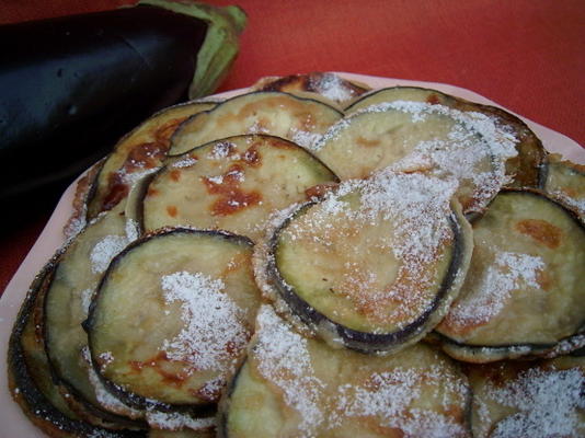 gebakken aubergine met poedersuiker