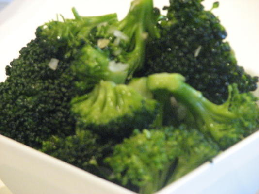 gemarineerde broccoli voorgerecht