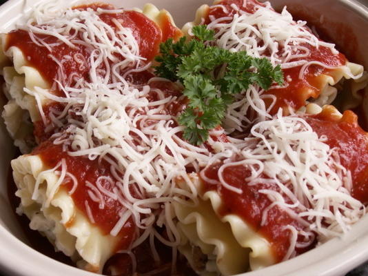 cynna's lasagna roll-ups met Italiaanse worst