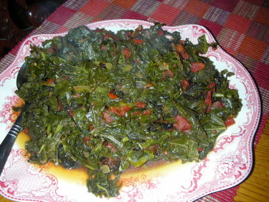 keniaanse greens gestoofd met tomaten (sukuma wiki)