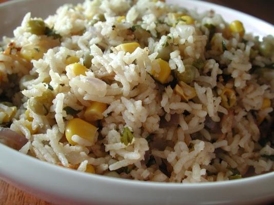 basmati rijst met maïs en erwten (rijstkoker)