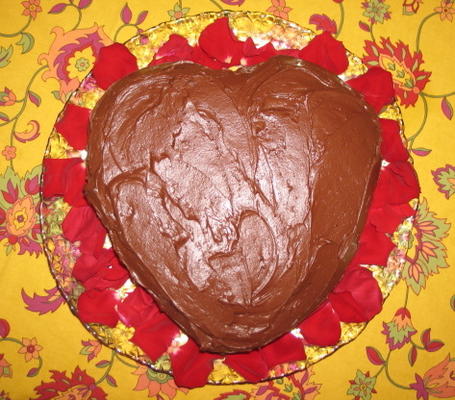 chocoladetaart en glazuur met frambozenvulling