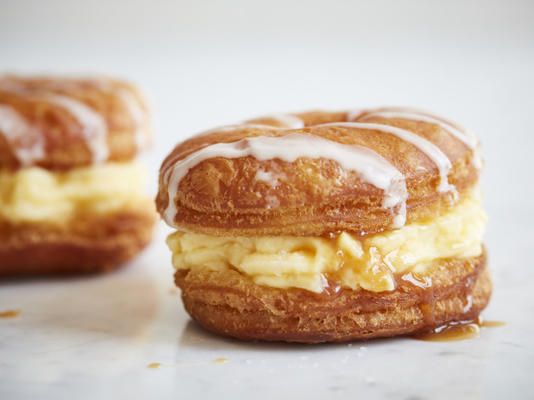 cronut - pillsbury gezouten caramel halve donuts