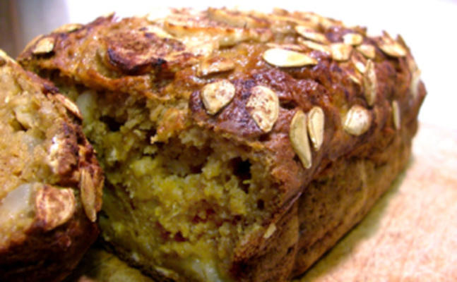 herfst oogst appel-spiked pompoenbrood