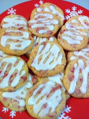 amandel geglazuurde cherry chip sugar cookies