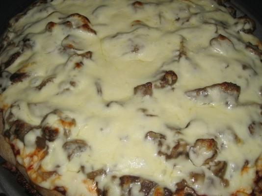 biefstuk, champignons en ui pizza