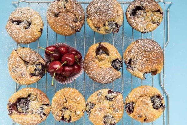 glutenvrije muffins van kersen en chocolade