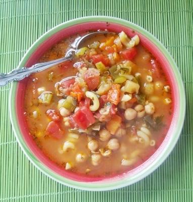 eenvoudige, gezonde minestrone soep