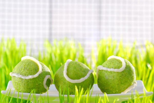 tennisballen met spinazie
