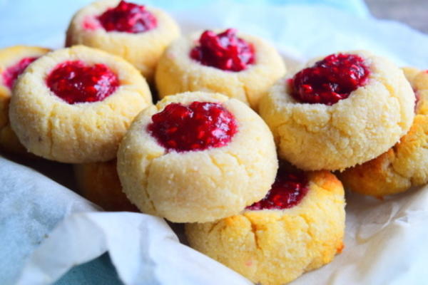 framboos en kokosnoot thumbprint cookies