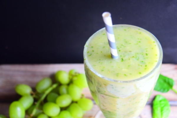 smoothie van druiven en spinazie