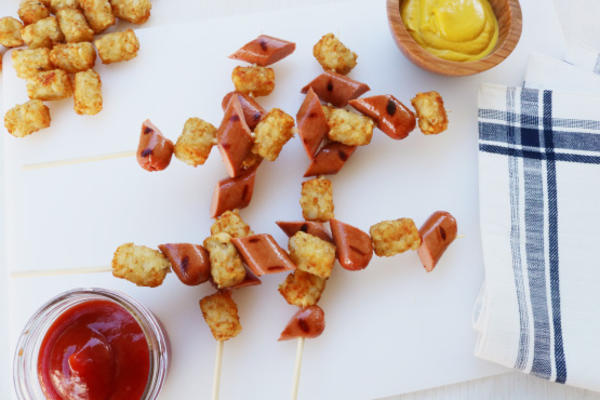 gegrild rundvlees frank en tater tot spiesjes