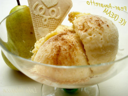 peren- en amaretto-ijs
