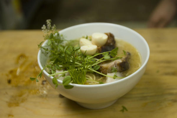 ramen met sojasaus en misobouillon