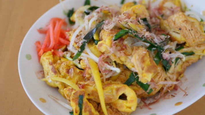 okinawa geroerbakte droge gluten en groenten (fu chanpuru)