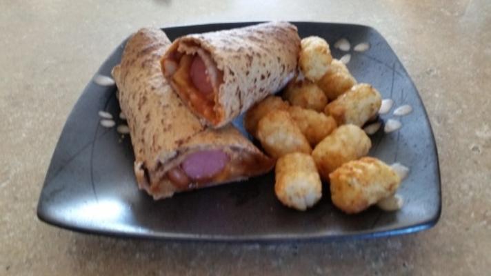 lucht gefrituurde hotdog en bean wrap