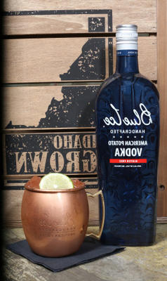 de klassieke magere muilezel door blue ice vodka