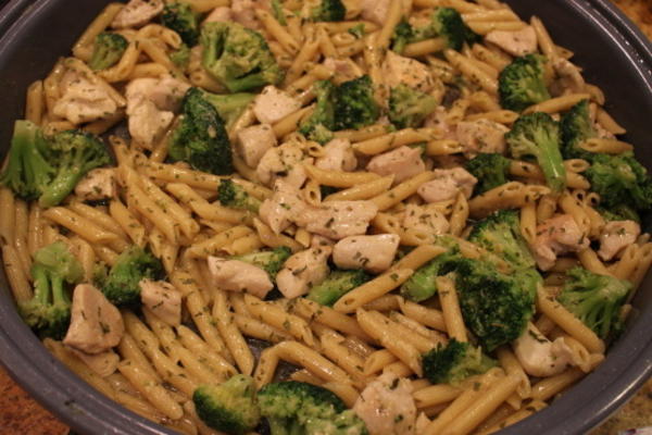 kip en broccoli met penne pasta; heerlijk en gemakkelijk een po